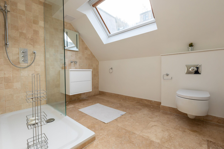 Bathroom 2, Modern and Bright 3 Bedroom House in Paddington, London
