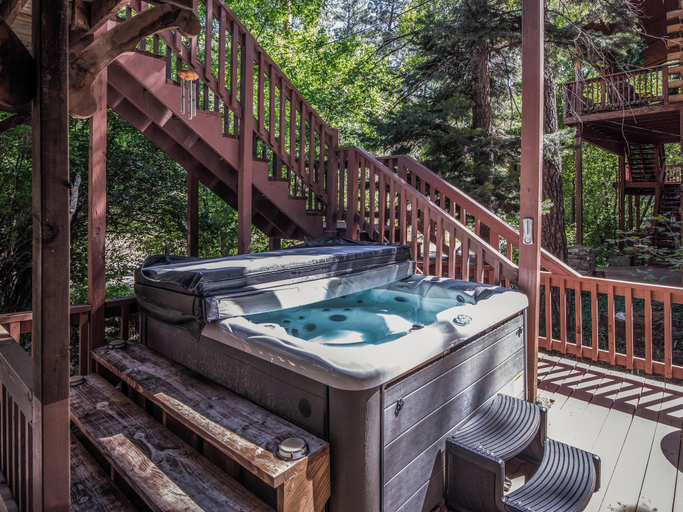 Sport & Beauty 4, Hilltop Hide-away, Lincoln
