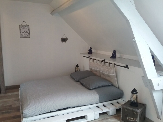 Bedroom 4, Chambre d'hôtes Coquelicot, Somme