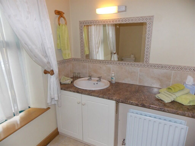 Bathroom 4, Ashleigh House