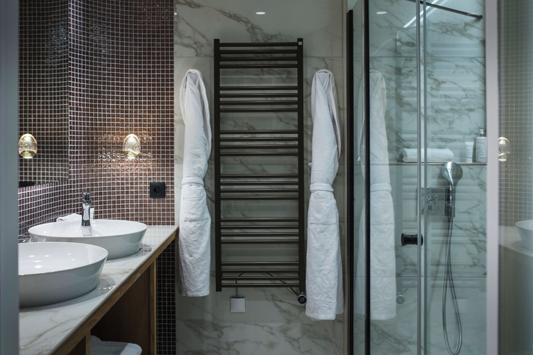 Bathroom 5, Le Pélican, Haute-Savoie