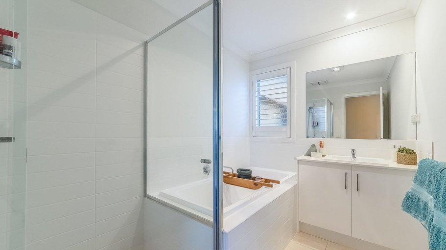 Bathroom 4, 7 Graydens with views in Ventnor, Bass Coast  - Phillip Is.