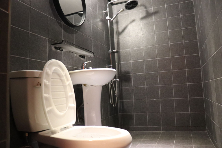 Bathroom, Donghae Sol Guesthouse - Hostel, Donghae
