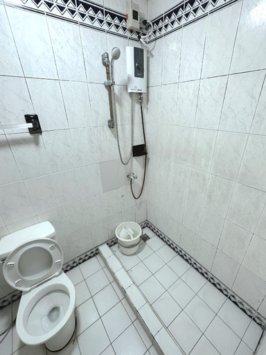 Bathroom 2, White House Beachfront, Batangas, Lian