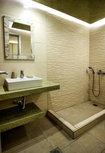 Bathroom 5, Anastasia's Studios, Central Macedonia