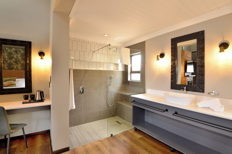 Bathroom 3, Dunkeld East, Nkangala