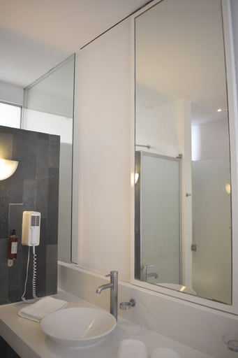 Bathroom 4, qema Mancora, Talara