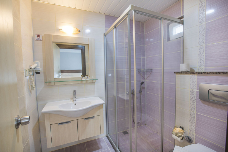 Bathroom 5, Hawaii Suite Beach Hotel, Alanya