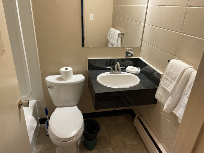 Bathroom 4, Matador Motel, Division No. 11
