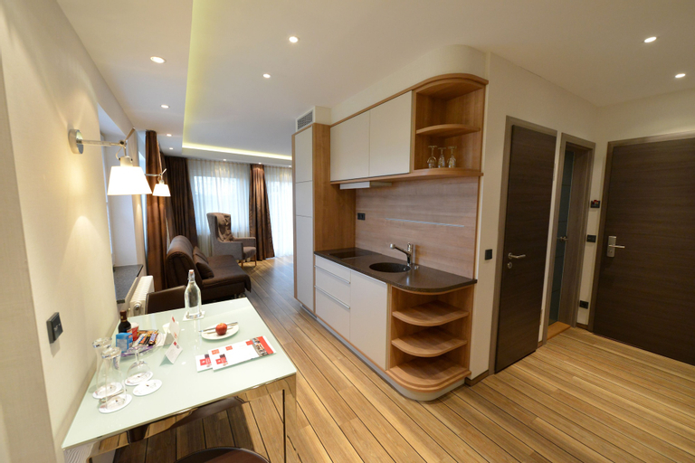 Dining Room 7
