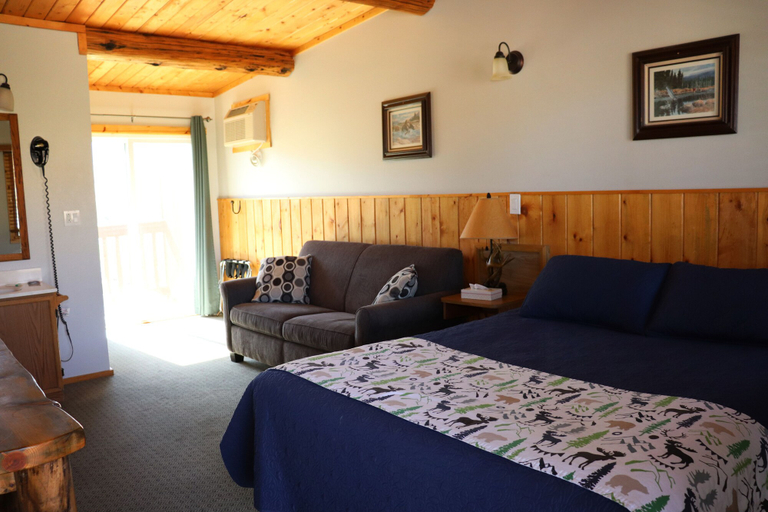 Bedroom 4, Yellowstone Valley Inn, Park
