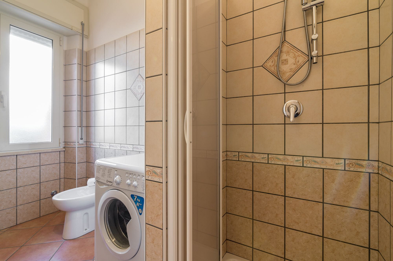 Bathroom 3, AffittaSardegna - Casa Pineta 2, Nuoro