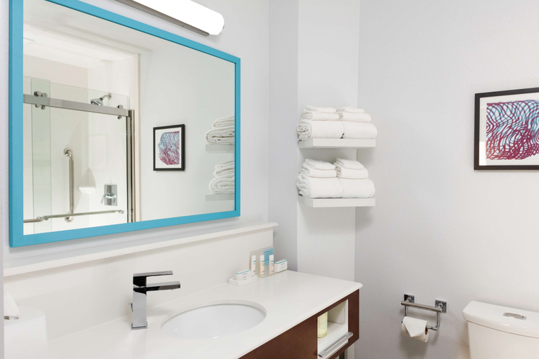 Bathroom 4, Hampton Inn by Hilton Concord/Bow, Merrimack