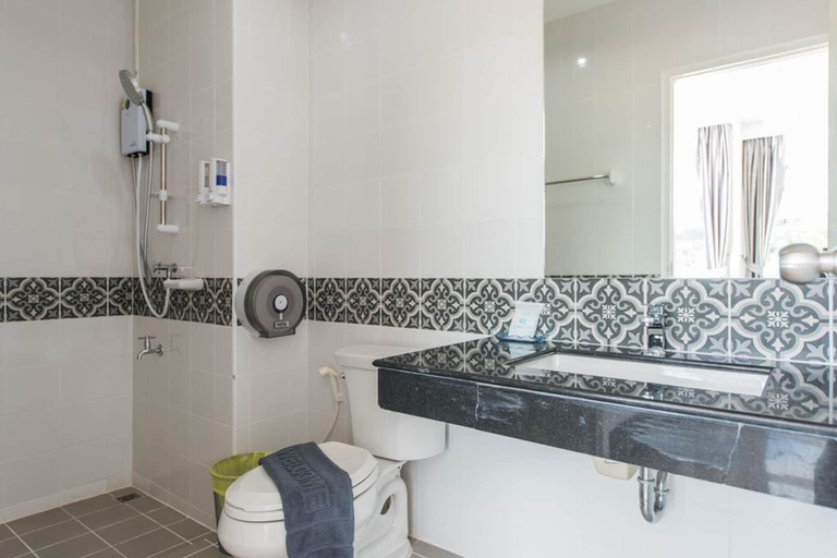 Bathroom 4, Slowlife Beach - Hostel, Phuket Island