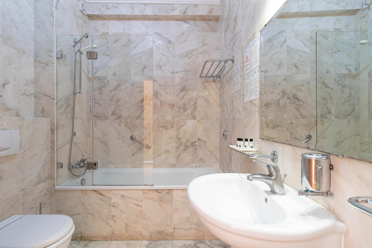 Bathroom 5, Hotel Maritur - Adults Only by Pierre & Vacances, Albufeira