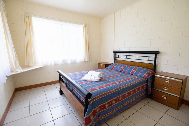 Bedroom 3, BIG4 Cania Gorge Holiday Park, Monto