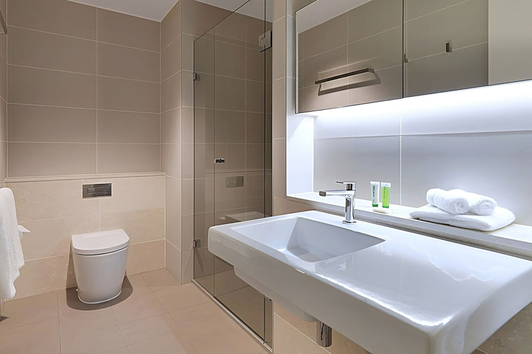 Bathroom, Melbourne Suites, Melbourne