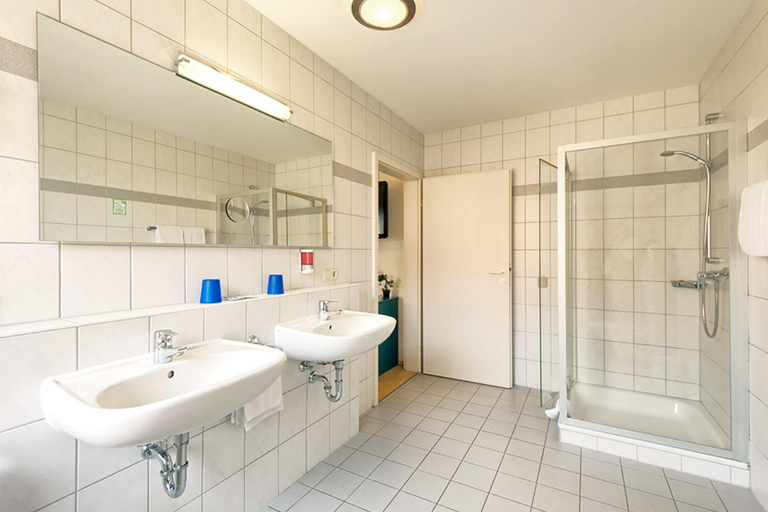 Bathroom 5, Gästehaus Mythos, Ortenaukreis