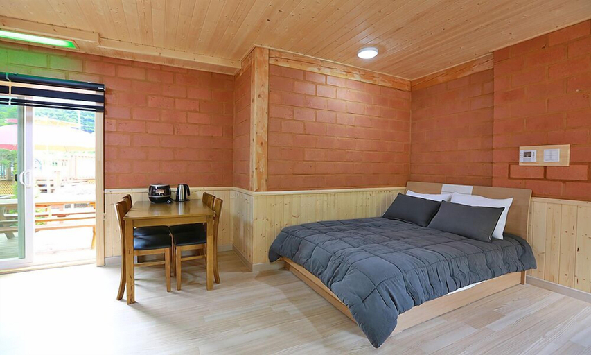 Bedroom 2, Rainbow Hwangto Pension, Pyeongchang