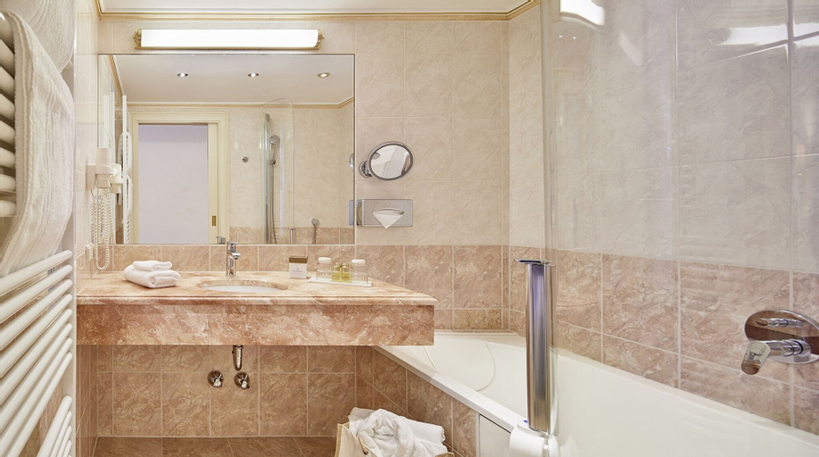 Bathroom 7