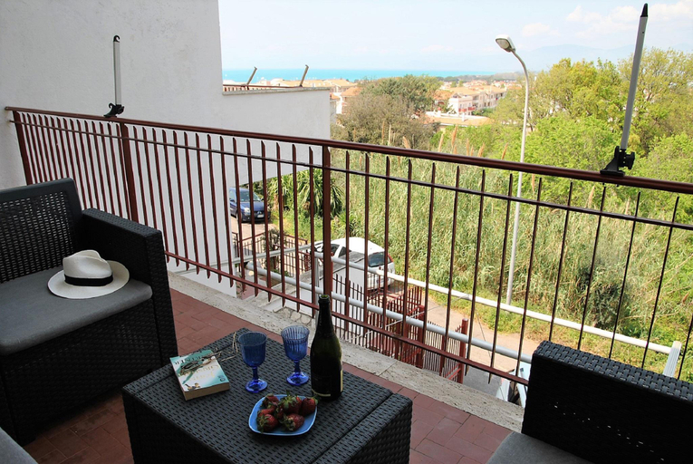 Others 5, Holiday house for 6 persons near the beach, Latina