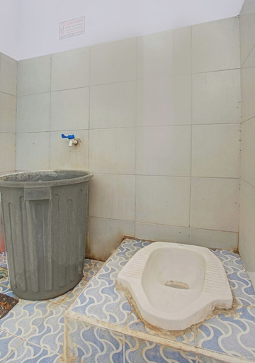 Bathroom 5, Hotel O Badar Guest House Syariah, Bandar Lampung