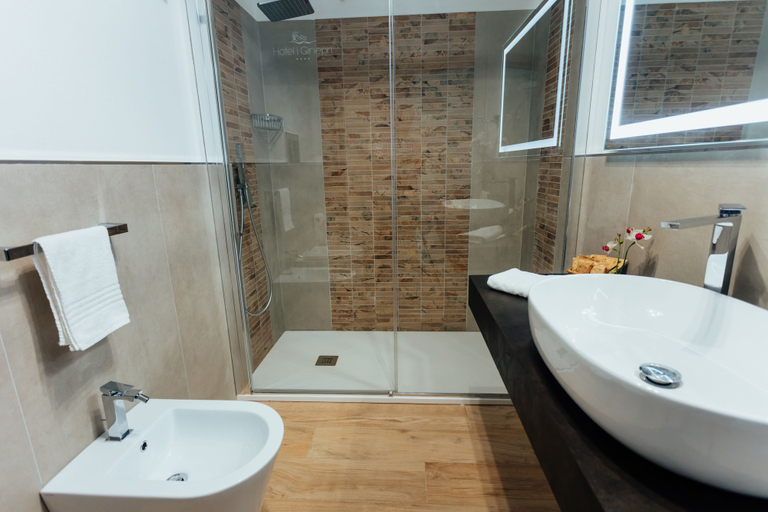 Bathroom 5, I Ginepri Hotel, Nuoro