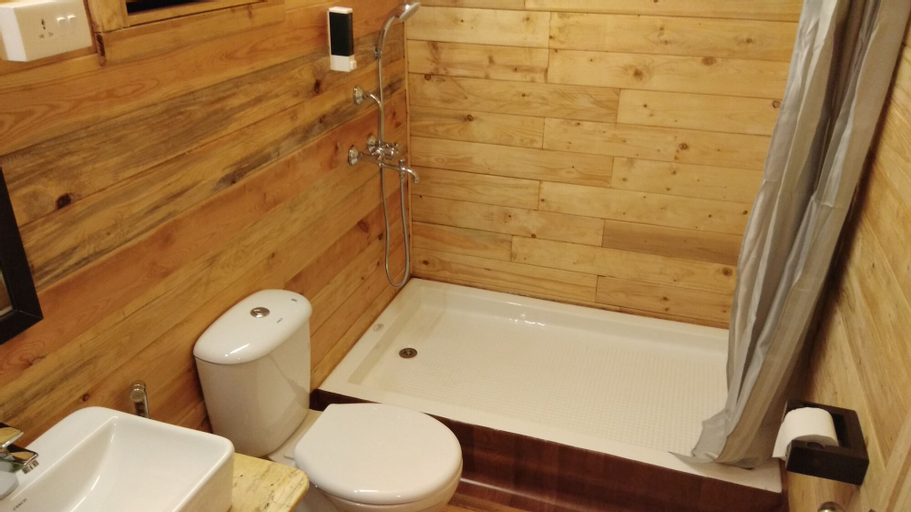 Bathroom 10