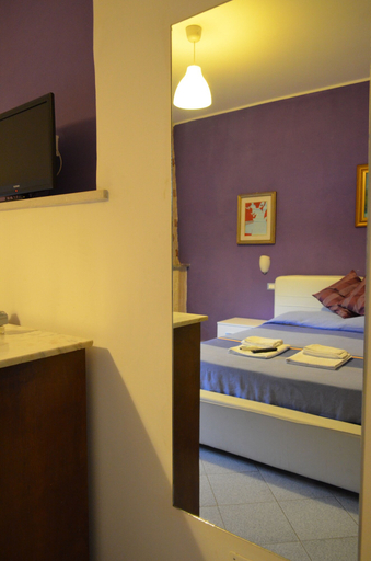 Bedroom 2, Solerosa, Latina