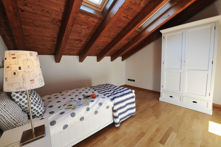 Bedroom 4, Bellano Perla Apt. 8, Lecco