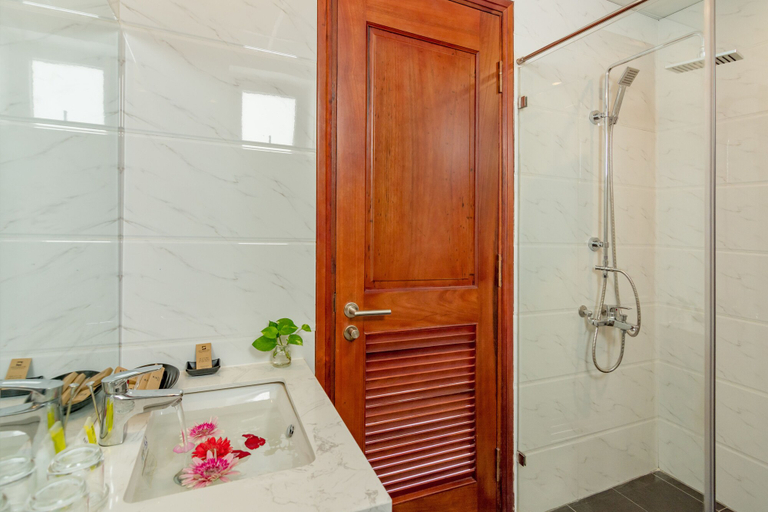 Bathroom 3, Salamander Hotel and Apartment, Da Nang