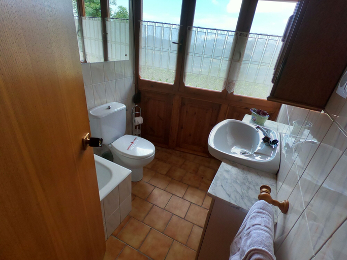 Bathroom 3, Ñeros de Següencu, Asturias