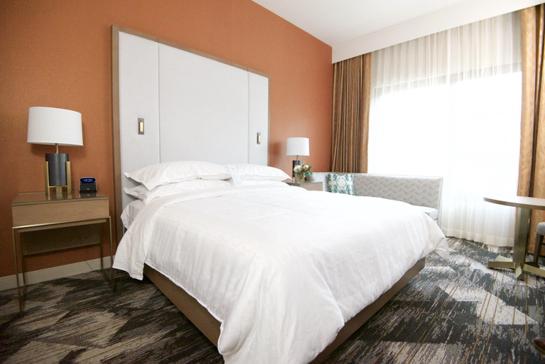 Bedroom 3, Sheraton Redding Hotel at the Sundial Bridge, Shasta