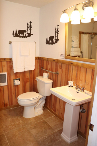 Bathroom 5, Yellowstone Valley Inn, Park