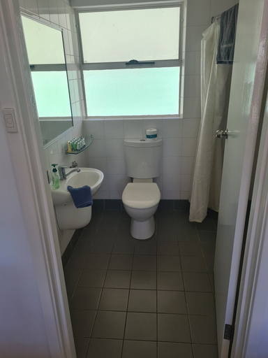 Bathroom 5, Alice Motor Inn, Alice Springs- Ross