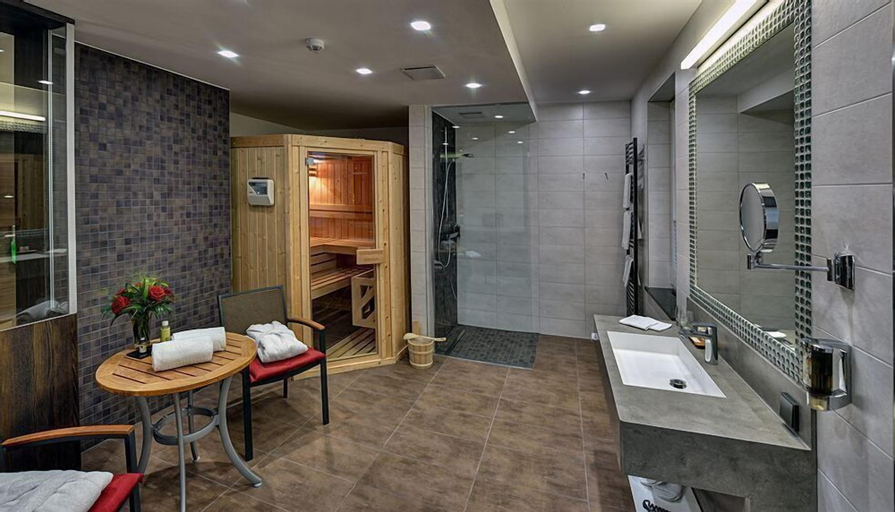 Bathroom 4