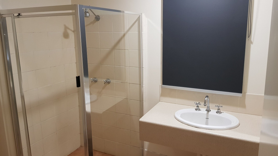 Bathroom 3, Royal Hotel Singleton, Singleton