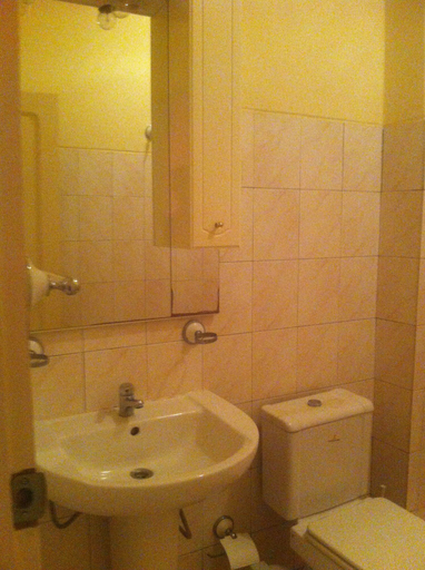 Bathroom, Hotel América, Praia