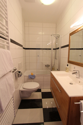 Bathroom 5, Hotel Goldener Hirsch, Ansbach