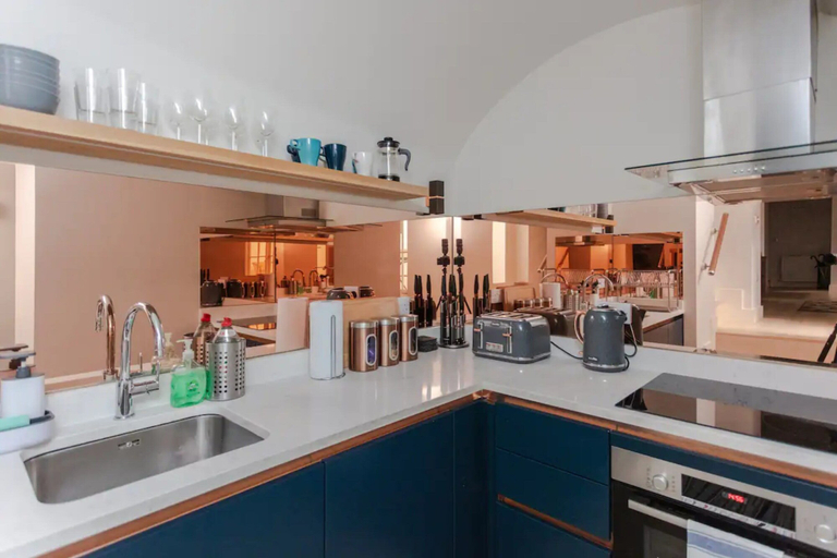 Others 5, Spacious and Modern Apartment in Pimlico, London