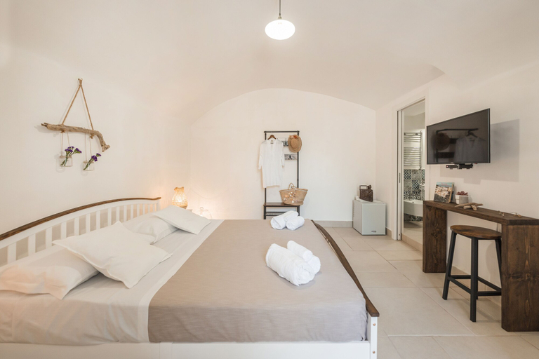 Bedroom 4, Calacala rooms, restaurant & farm experience, Napoli