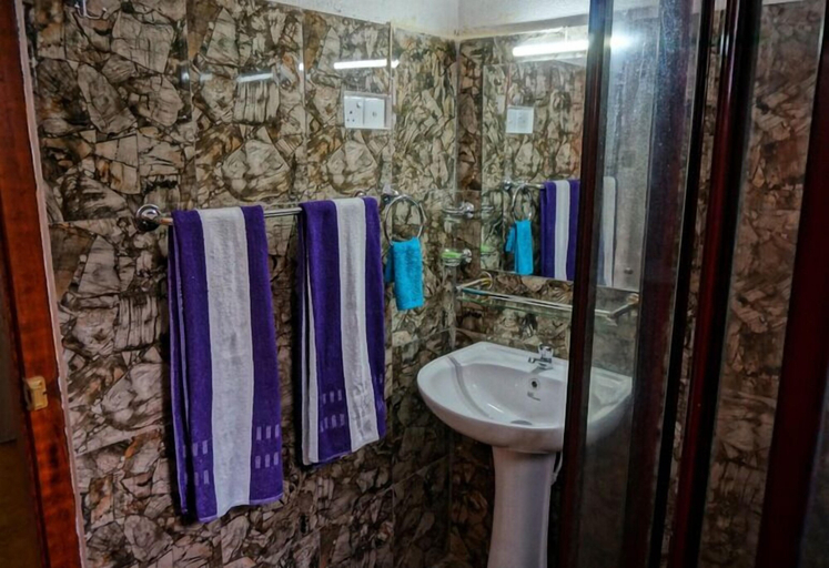 Bathroom 3, Hotel Nathariya Negombo, Negombo