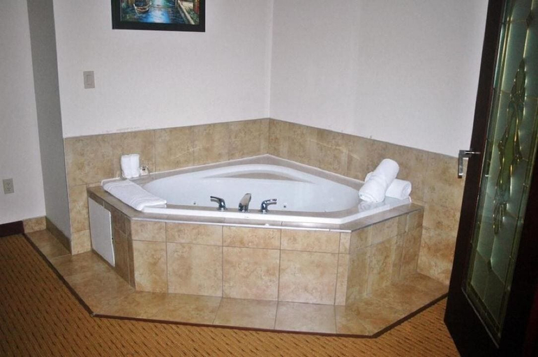 Bathroom 3, Days Inn by Wyndham Athabasca, Division No. 13