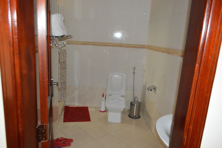 Bathroom 4, Super Paradise Hotel, Kampala
