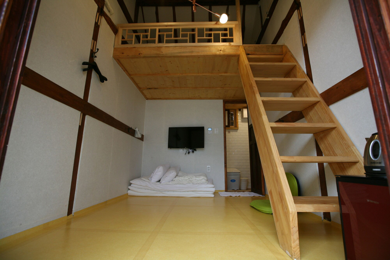 Bedroom 2, Gaeunchae, Jeonju