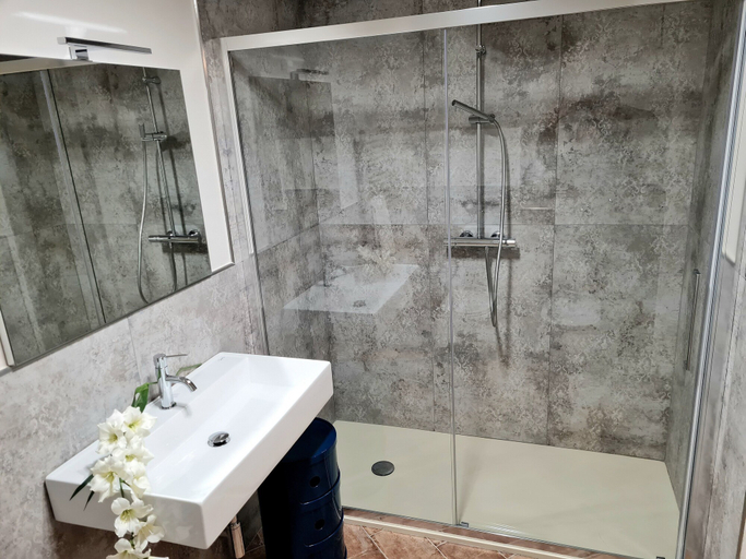 Bathroom 4, Fabroniana apartments, Pistoia
