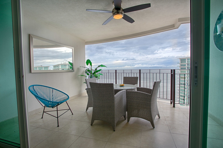 Others 4, 24th Floor Beachfront 1 Bedroom, Puerto Vallarta