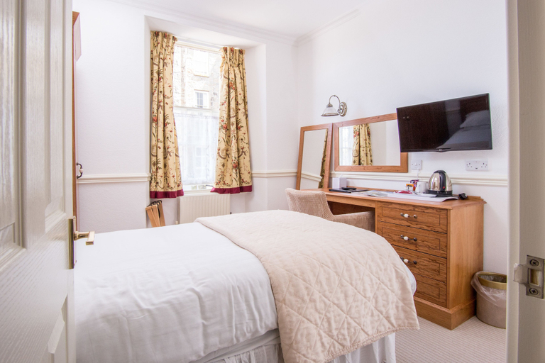 Bedroom 4, The Queens Hotel, Cornwall