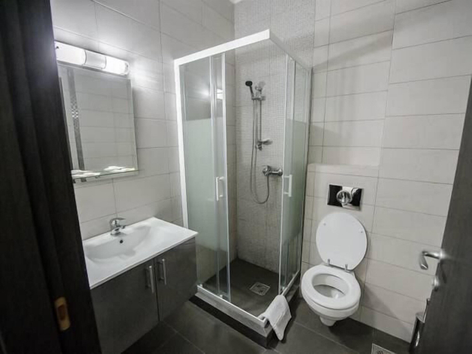 Bathroom 4, La mer Mamaia Nord, Navodari