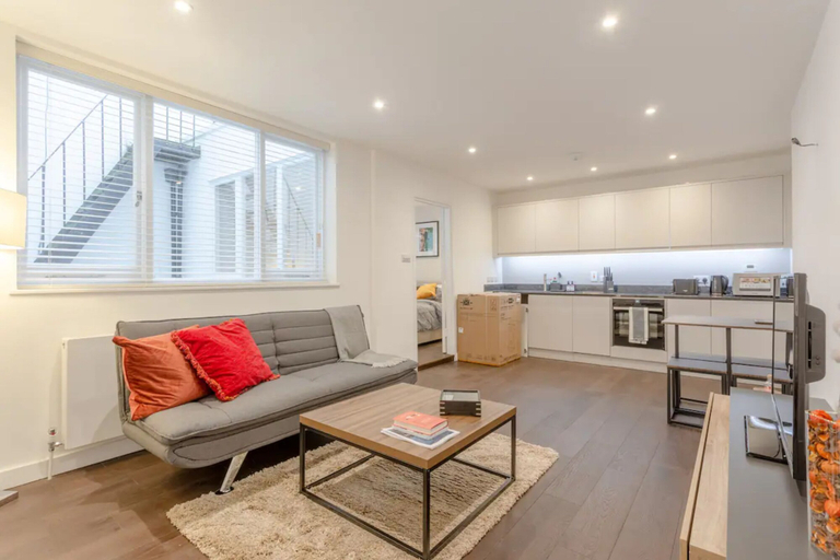 Others 5, Modern Flat in the Heart of West London, London